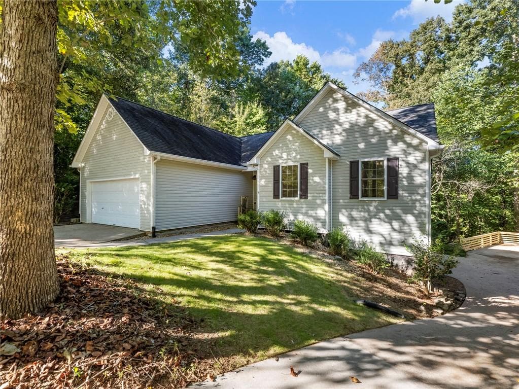 3 bedroom, 2 bathroom, 1,564 sq ft single family residence for sale at 8765 Covestone Drive, Gainesville, GA 30506