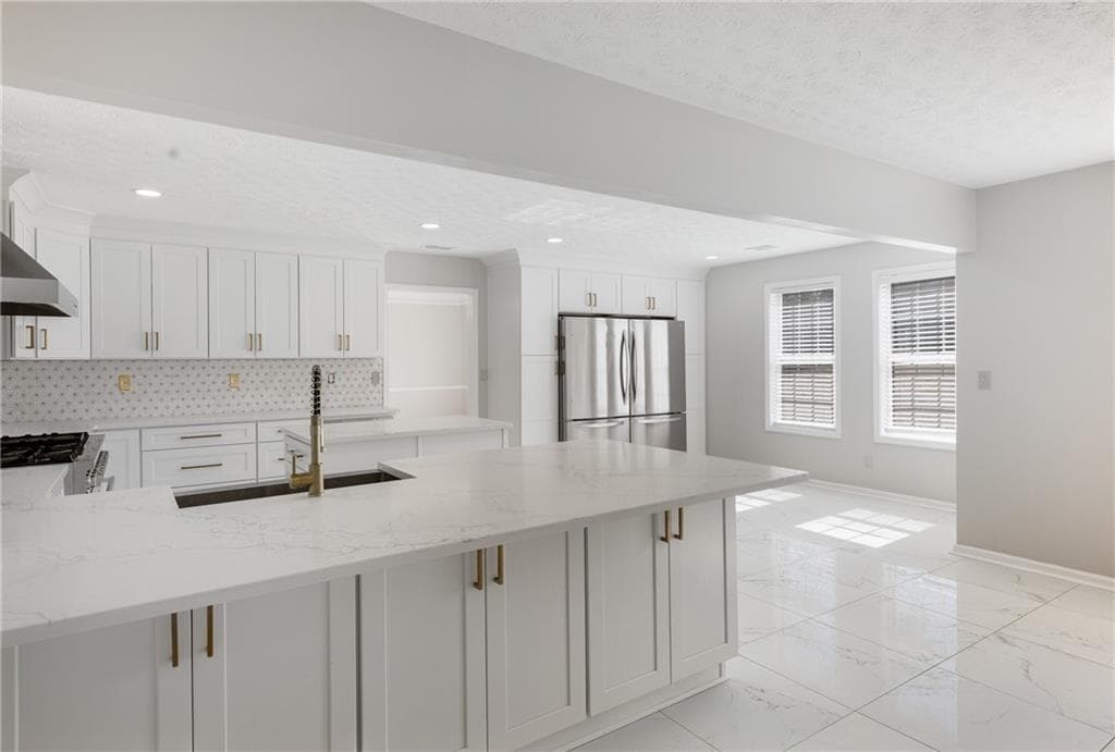 5 bedroom, 3 bathroom, 2,972 sq ft single family residence for sale at 3521 Kittery Drive, Snellville, GA 30039 — photo 7