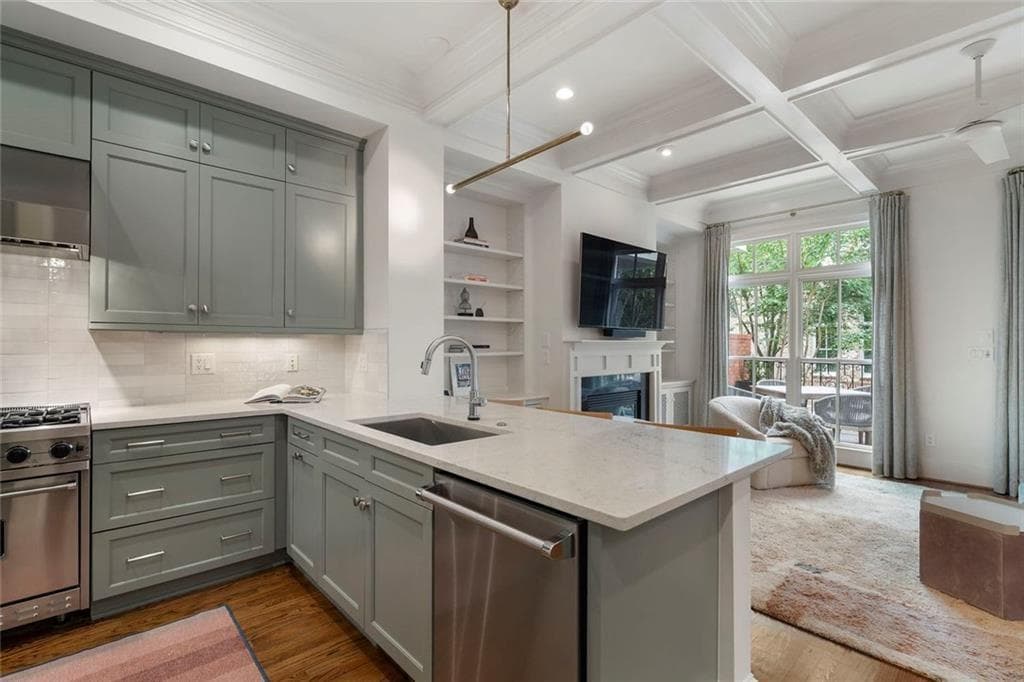 3 bedroom, 4 bathroom, 2,337 sq ft townhouse for sale at 206 Montag Circle, Atlanta, GA 30307 — photo 4