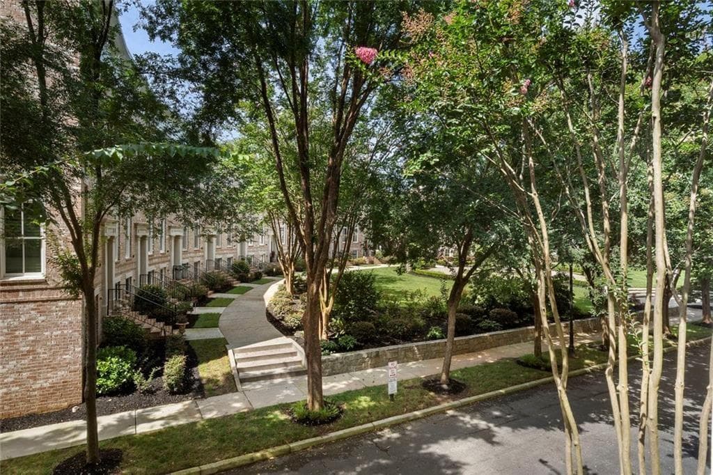 3 bedroom, 4 bathroom, 2,337 sq ft townhouse for sale at 206 Montag Circle, Atlanta, GA 30307 — photo 9