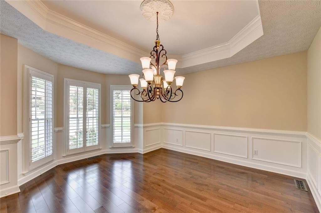 6 bedroom, 5 bathroom, 5,670 sq ft single family residence for sale at 4614 Kiplin Lake Court, Sugar Hill, GA 30518 — photo 7
