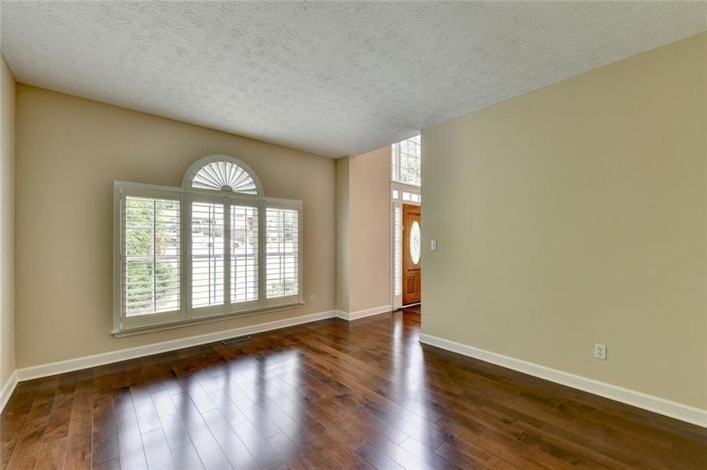 6 bedroom, 5 bathroom, 5,670 sq ft single family residence for sale at 4614 Kiplin Lake Court, Sugar Hill, GA 30518 — photo 10