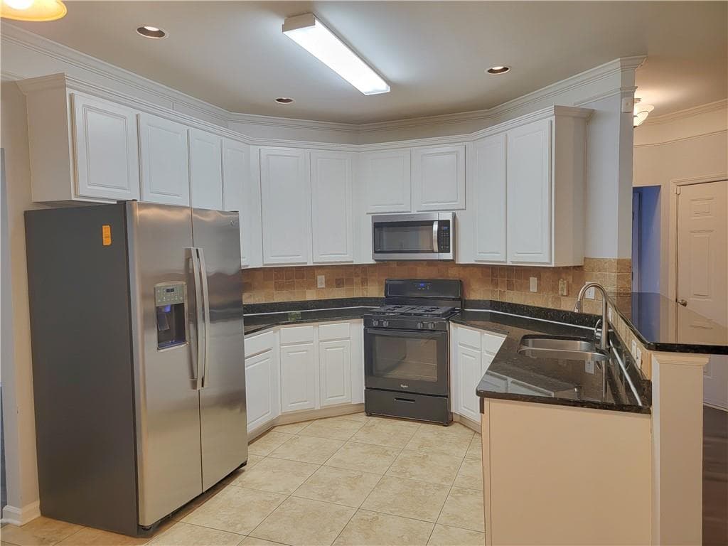 4 bedroom, 3 bathroom, 2,047 sq ft single family residence for sale at 5855 Rives Drive, Alpharetta, GA 30004 — photo 3