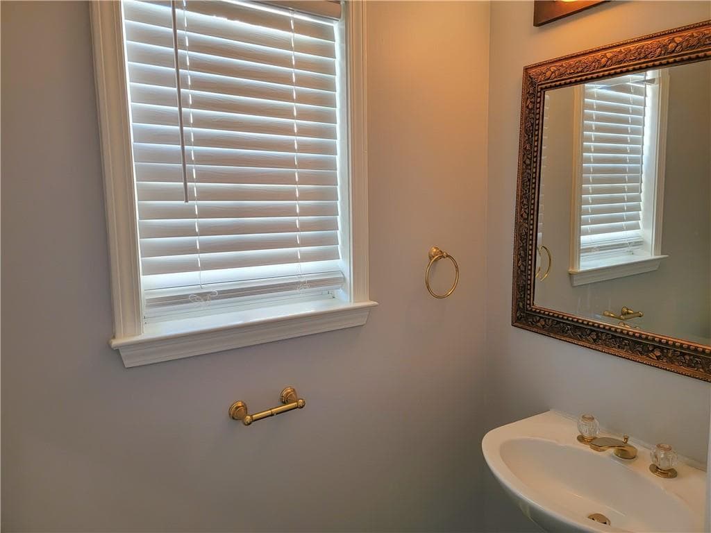 4 bedroom, 3 bathroom, 2,047 sq ft single family residence for sale at 5855 Rives Drive, Alpharetta, GA 30004 — photo 9