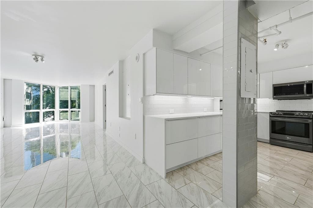 2 bedroom, 2 bathroom, 1,228 sq ft condominium for rent at 2870 Pharr Court South 305, Atlanta, GA 30305 for $2,200 a month