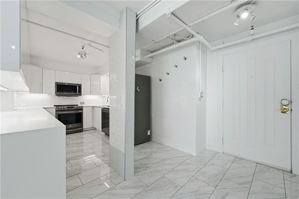 2 bedroom, 2 bathroom, 1,228 sq ft condominium for rent at 2870 Pharr Court South 305, Atlanta, GA 30305 for $2,200 a month — photo 3