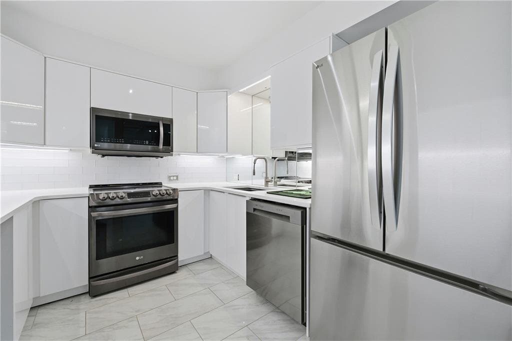 2 bedroom, 2 bathroom, 1,228 sq ft condominium for rent at 2870 Pharr Court South 305, Atlanta, GA 30305 for $2,200 a month — photo 4