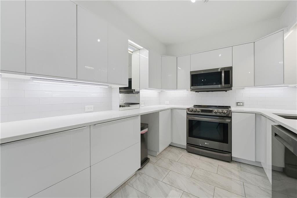 2 bedroom, 2 bathroom, 1,228 sq ft condominium for rent at 2870 Pharr Court South 305, Atlanta, GA 30305 for $2,200 a month — photo 5