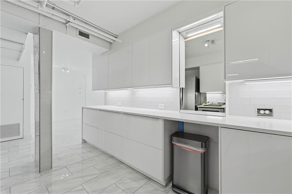2 bedroom, 2 bathroom, 1,228 sq ft condominium for rent at 2870 Pharr Court South 305, Atlanta, GA 30305 for $2,200 a month — photo 6