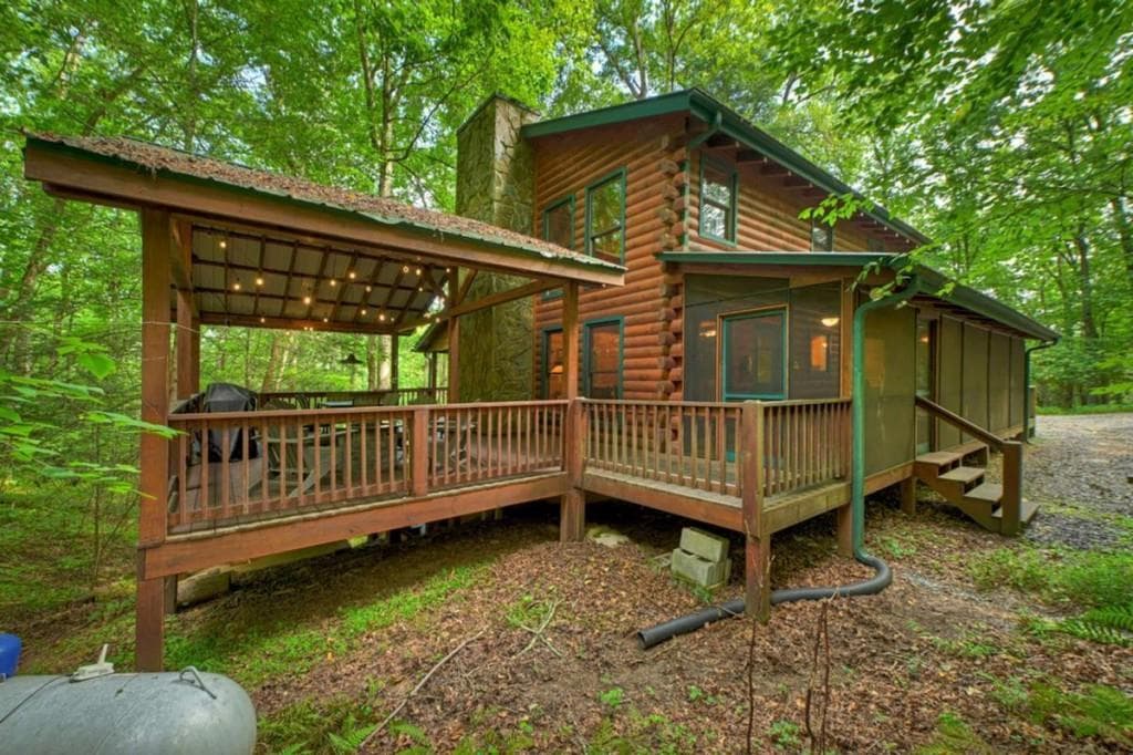3 bedroom, 3 bathroom, 2,376 sq ft single family residence for sale at 381 Icy Lane, Blue Ridge, GA 30513 — photo 2