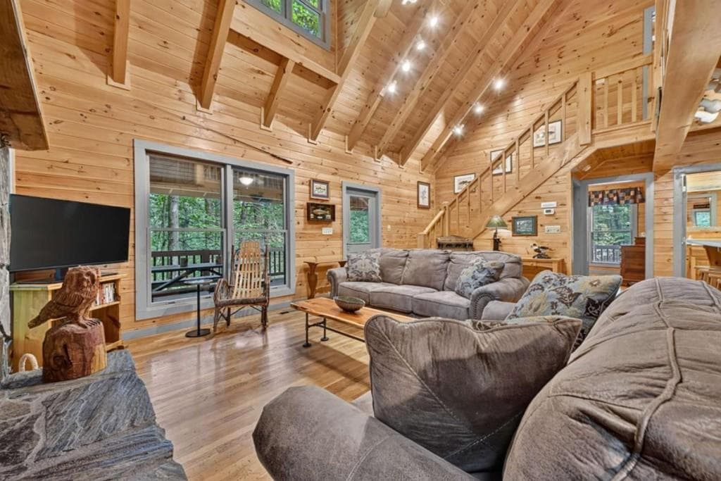 3 bedroom, 3 bathroom, 2,376 sq ft single family residence for sale at 381 Icy Lane, Blue Ridge, GA 30513 — photo 9