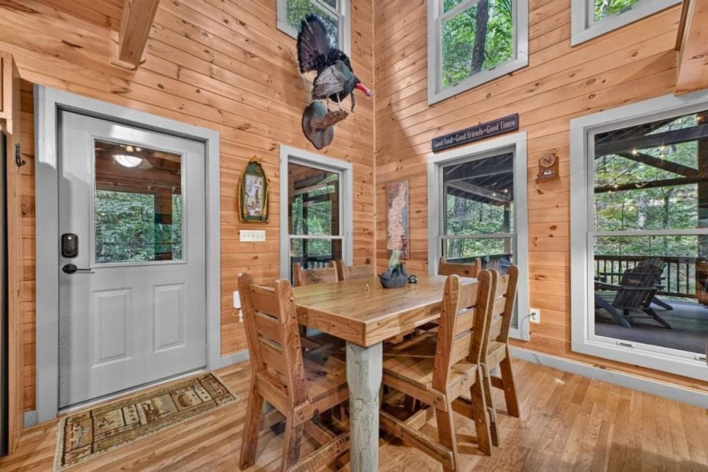 3 bedroom, 3 bathroom, 2,376 sq ft single family residence for sale at 381 Icy Lane, Blue Ridge, GA 30513 — photo 10