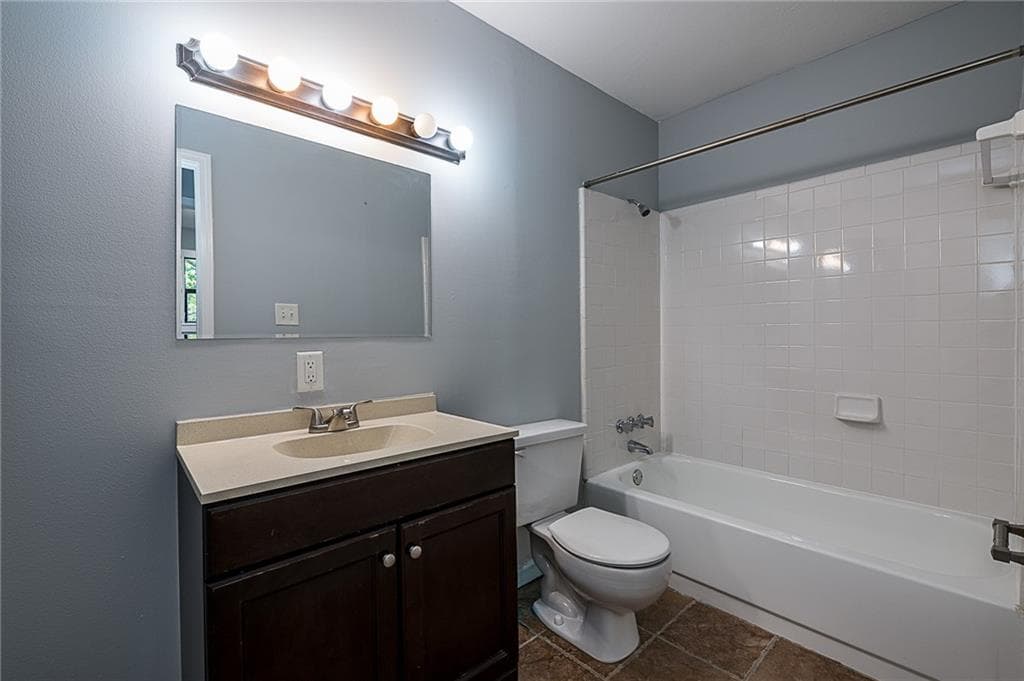 2 bedroom, 2 bathroom, 1,000 sq ft single family residence for rent at 568 Stokeswood Avenue 0, Atlanta, GA 30316 for $2,500 a month — photo 3