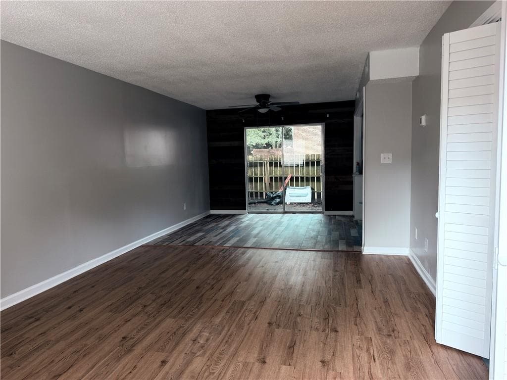 2 bedroom, 2 bathroom, 1,100 sq ft townhouse for sale at 4701 Flat Shoals Road 50G, Union City, GA 30291 — photo 2