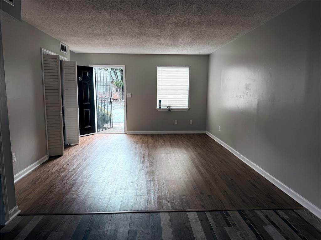 2 bedroom, 2 bathroom, 1,100 sq ft townhouse for sale at 4701 Flat Shoals Road 50G, Union City, GA 30291 — photo 3