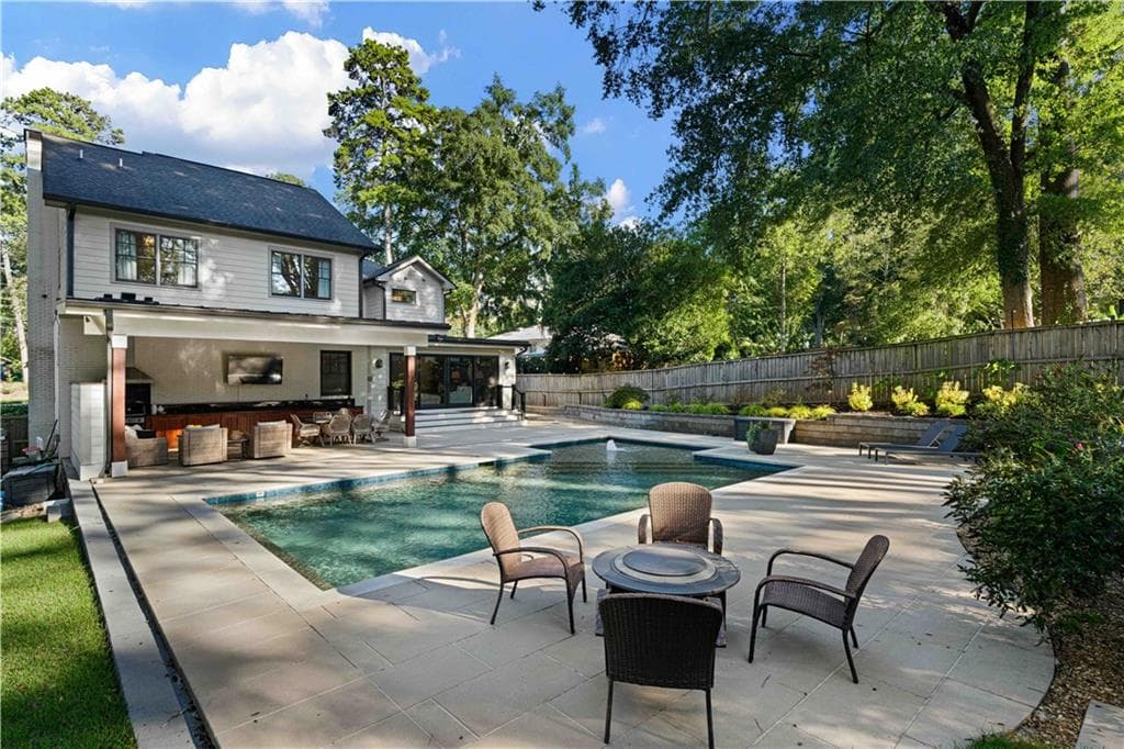 5 bedroom, 4 bathroom, 3,186 sq ft single family residence for sale at 466 Bridlewood Circle, Decatur, GA 30030 — photo 2