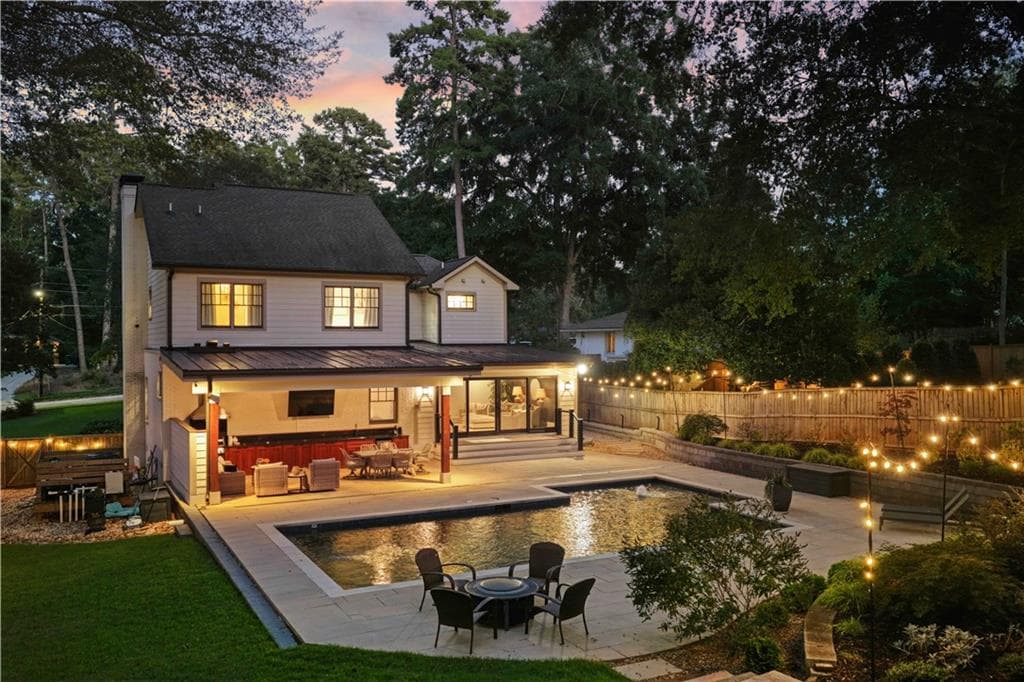 5 bedroom, 4 bathroom, 3,186 sq ft single family residence for sale at 466 Bridlewood Circle, Decatur, GA 30030 — photo 4