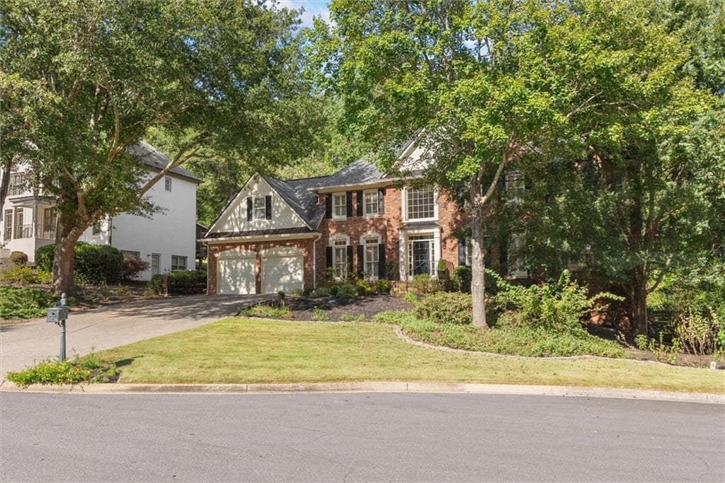 5 bedroom, 5 bathroom, 5,373 sq ft single family residence for sale at 3955 Inverness Crossing, Roswell, GA 30075 — photo 2