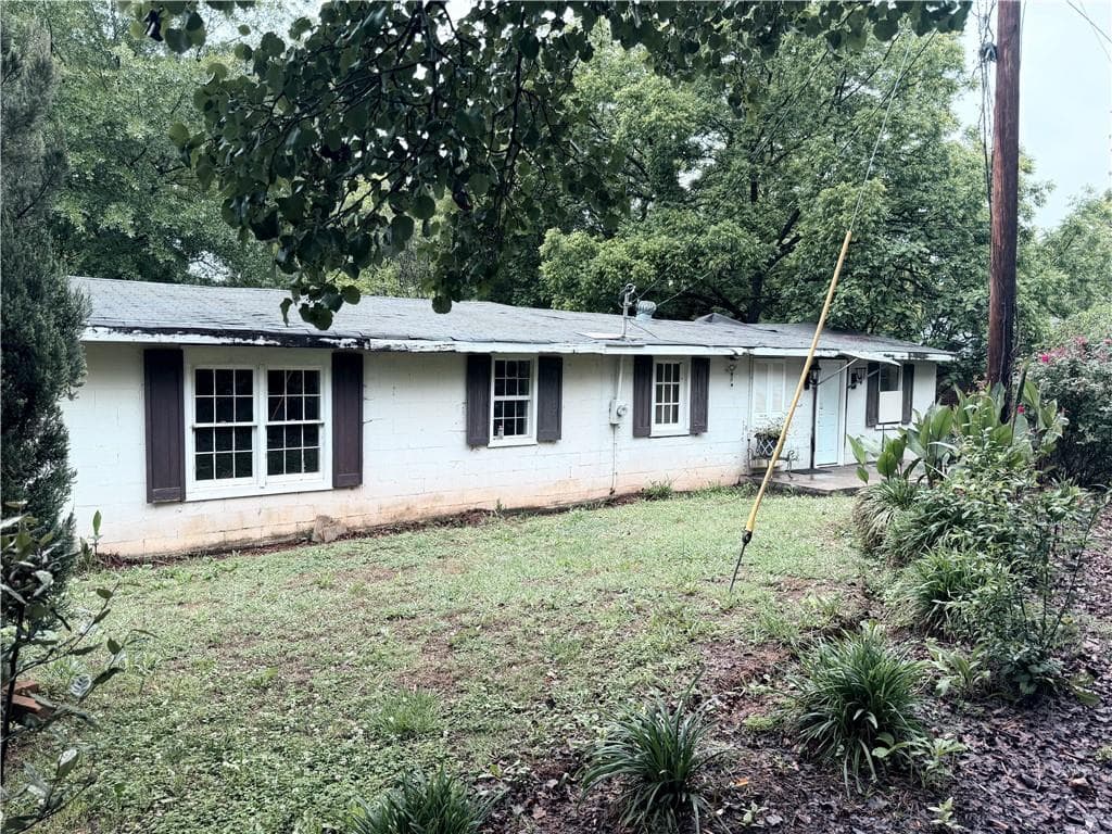 3 bedroom, 1 bathroom, 1,364 sq ft single family residence for sale at 33 Tower Street, Kingston, GA 30145
