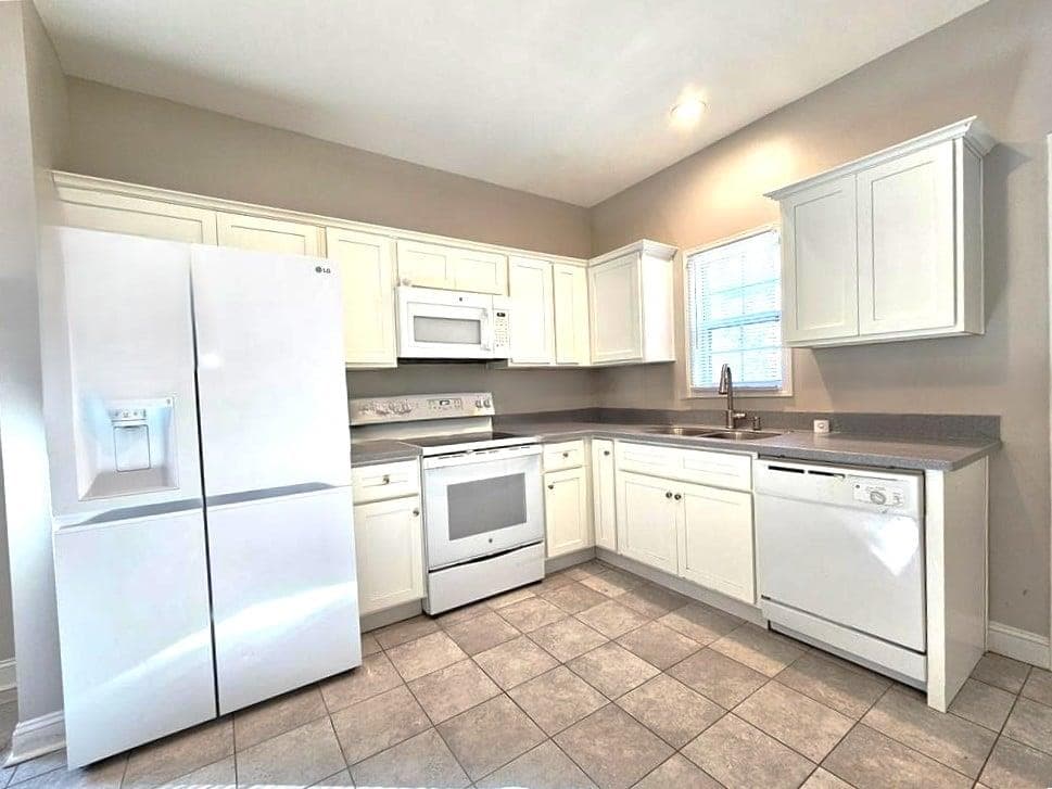 4 bedroom, 3 bathroom single family residence for rent at 718 N Evelyn Place, Atlanta, GA 30318 for $2,200 a month — photo 4