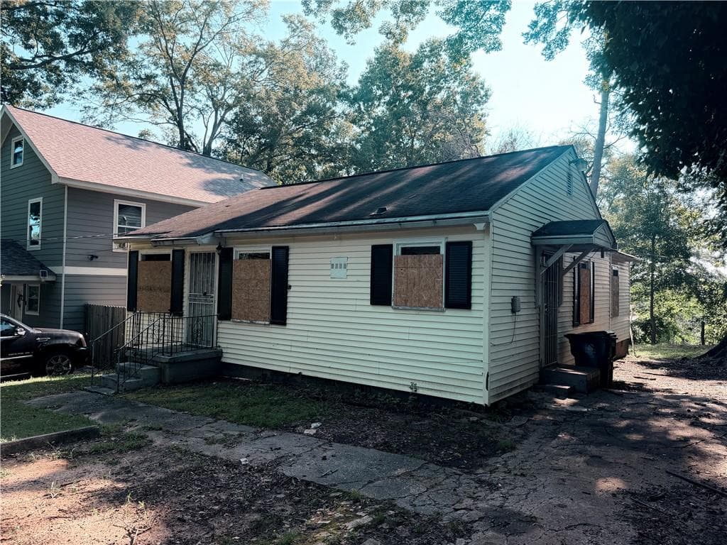 3 bedroom, 1 bathroom, 1,005 sq ft single family residence for sale at 2772 Palm Drive, East Point, GA 30344 — photo 2