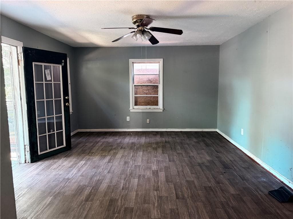 3 bedroom, 1 bathroom, 1,005 sq ft single family residence for sale at 2772 Palm Drive, East Point, GA 30344 — photo 3