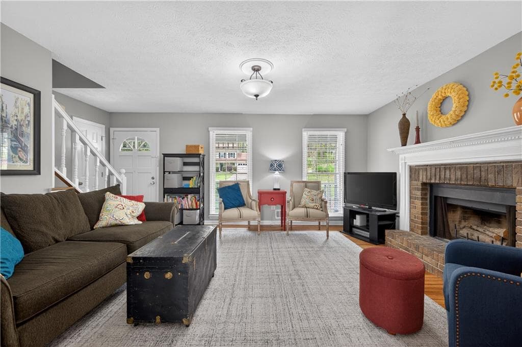 4 bedroom, 2 bathroom, 2,110 sq ft single family residence for sale at 176 Arbour Run, Suwanee, GA 30024 — photo 3
