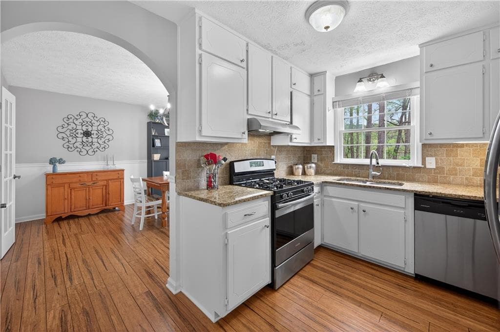 4 bedroom, 2 bathroom, 2,110 sq ft single family residence for sale at 176 Arbour Run, Suwanee, GA 30024 — photo 6