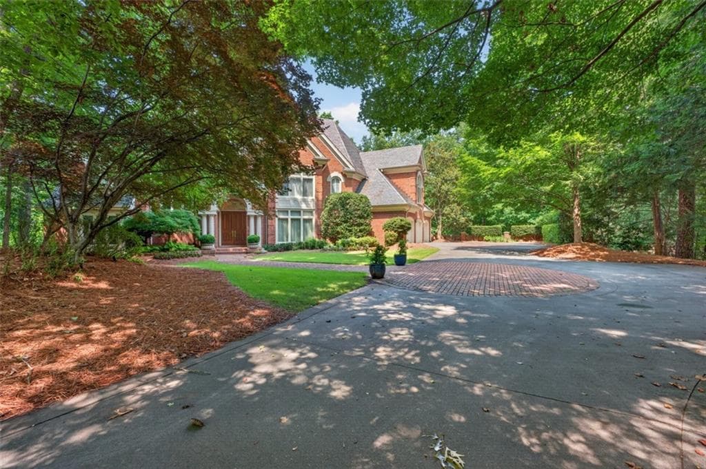 4 bedroom, 6 bathroom, 8,270 sq ft single family residence for sale at 4969 Northside Drive, Sandy Springs, GA 30327 — photo 2