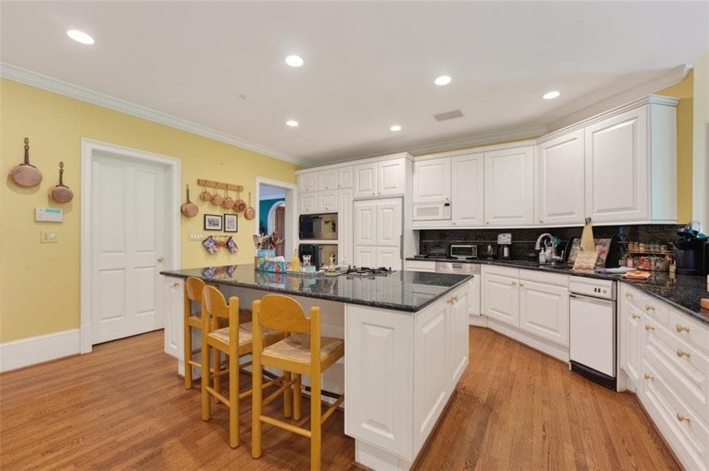 4 bedroom, 6 bathroom, 8,270 sq ft single family residence for sale at 4969 Northside Drive, Sandy Springs, GA 30327 — photo 9