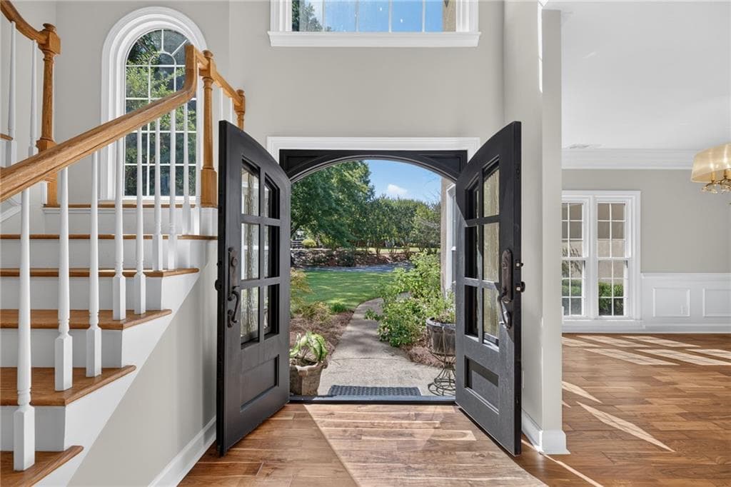 4 bedroom, 4 bathroom, 3,888 sq ft single family residence for sale at 125 Kiveton Park Drive, Roswell, GA 30075 — photo 3