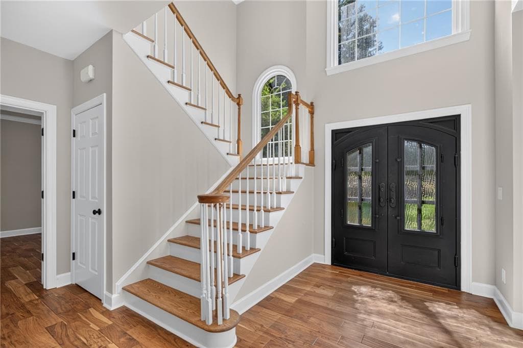 4 bedroom, 4 bathroom, 3,888 sq ft single family residence for sale at 125 Kiveton Park Drive, Roswell, GA 30075 — photo 4