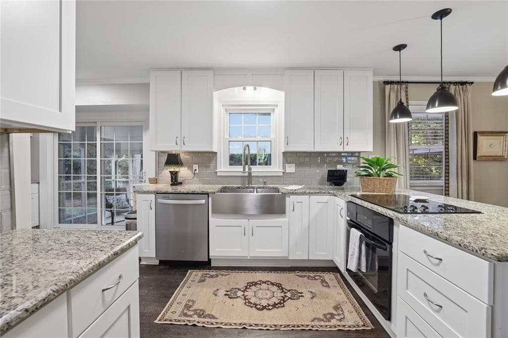 3 bedroom, 2 bathroom, 2,050 sq ft single family residence for sale at 3036 Haverford Lane, Marietta, GA 30067 — photo 4