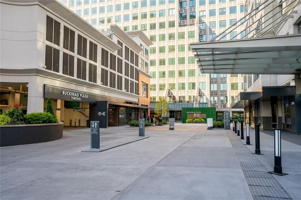 2 bedroom, 2 bathroom, 1,233 sq ft condominium for sale at 3040 Peachtree Road 611, Atlanta, GA 30305 — photo 4