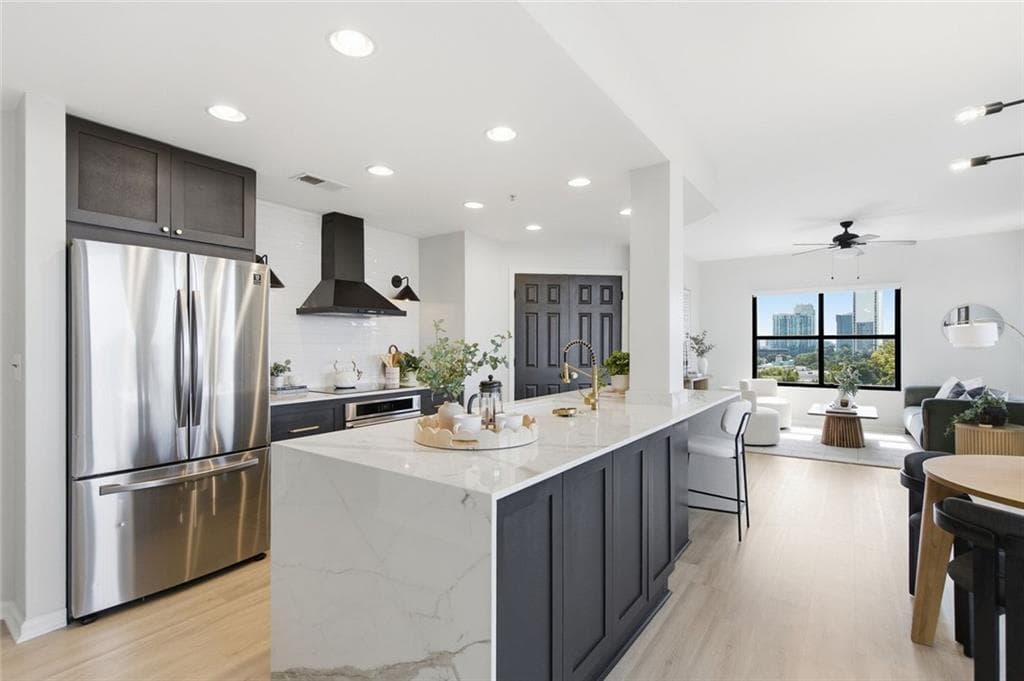 2 bedroom, 2 bathroom, 1,233 sq ft condominium for sale at 3040 Peachtree Road 611, Atlanta, GA 30305 — photo 7