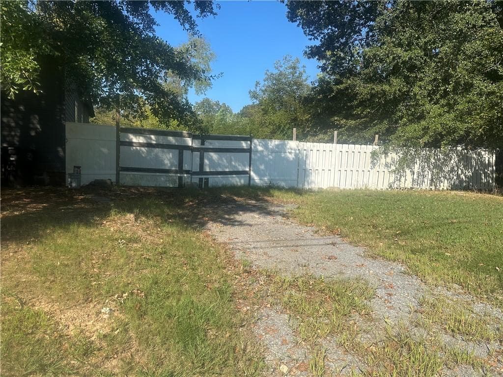 3 bedroom, 1 bathroom, 1,602 sq ft single family residence for sale at 406 Wilson Avenue, Rome, GA 30161 — photo 2