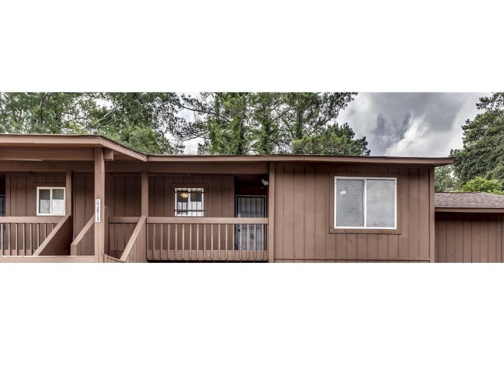 2 bedroom, 1 bathroom, 1,116 sq ft condominium for sale at 3281 Blazing Pine Knoll B, Decatur, GA 30034