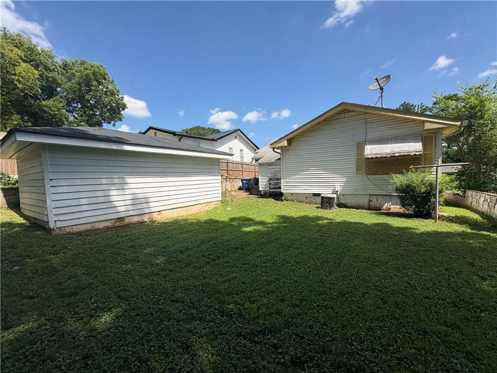 3 bedroom, 2 bathroom, 1,129 sq ft single family residence for sale at 214 Taft Street, Atlanta, GA 30315 — photo 2