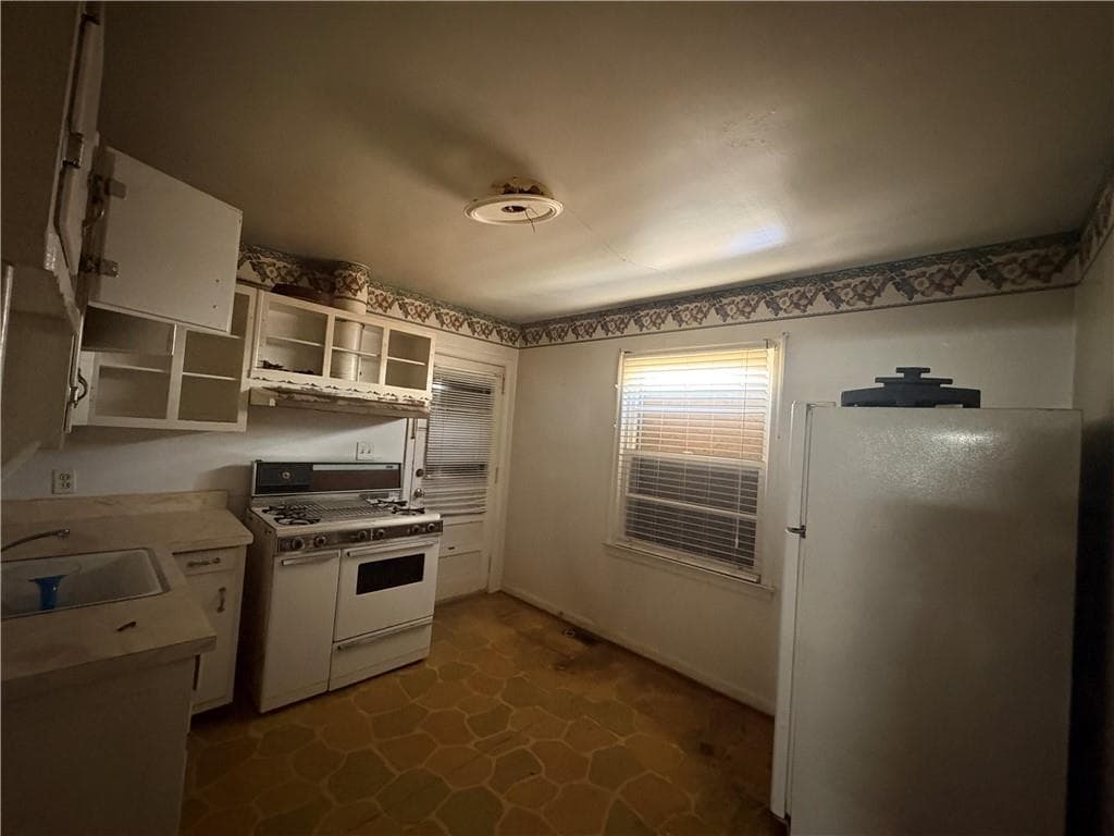 3 bedroom, 2 bathroom, 1,129 sq ft single family residence for sale at 214 Taft Street, Atlanta, GA 30315 — photo 8
