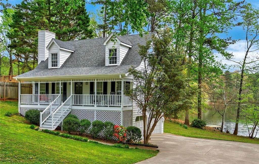 4 bedroom, 2 bathroom, 2,110 sq ft single family residence for sale at 176 Arbour Run, Suwanee, GA 30024 — photo 2