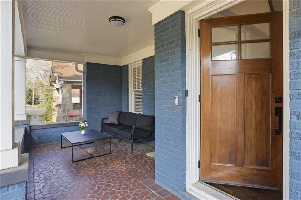 4 bedroom, 2 bathroom, 1,722 sq ft single family residence for sale at 2133 Cascade Road, Atlanta, GA 30311 — photo 3