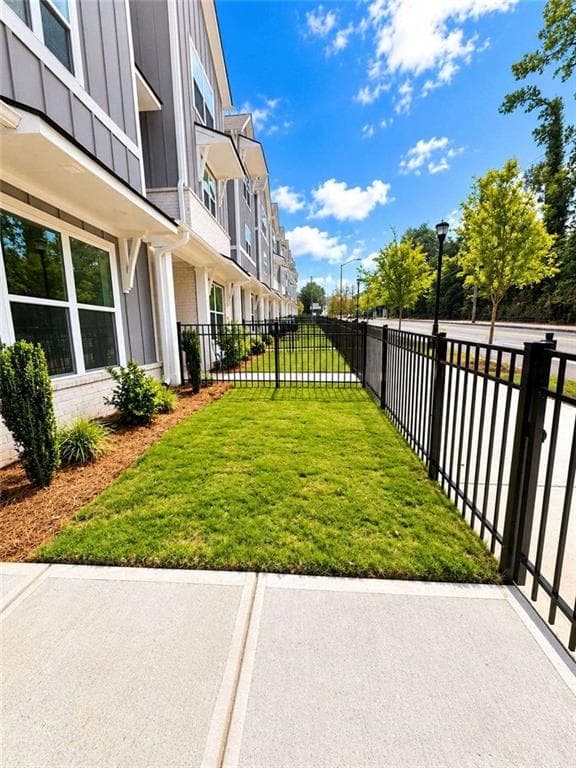 3 bedroom, 4 bathroom townhouse for sale at 1329 Lakota Place, Atlanta, GA 30315