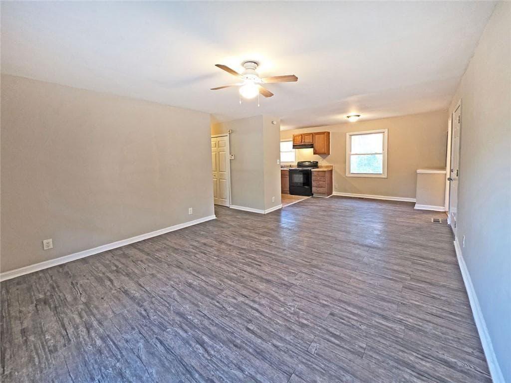 3 bedroom, 2 bathroom, 1,100 sq ft single family residence for sale at 2332 Baywood Drive, Atlanta, GA 30315 — photo 5