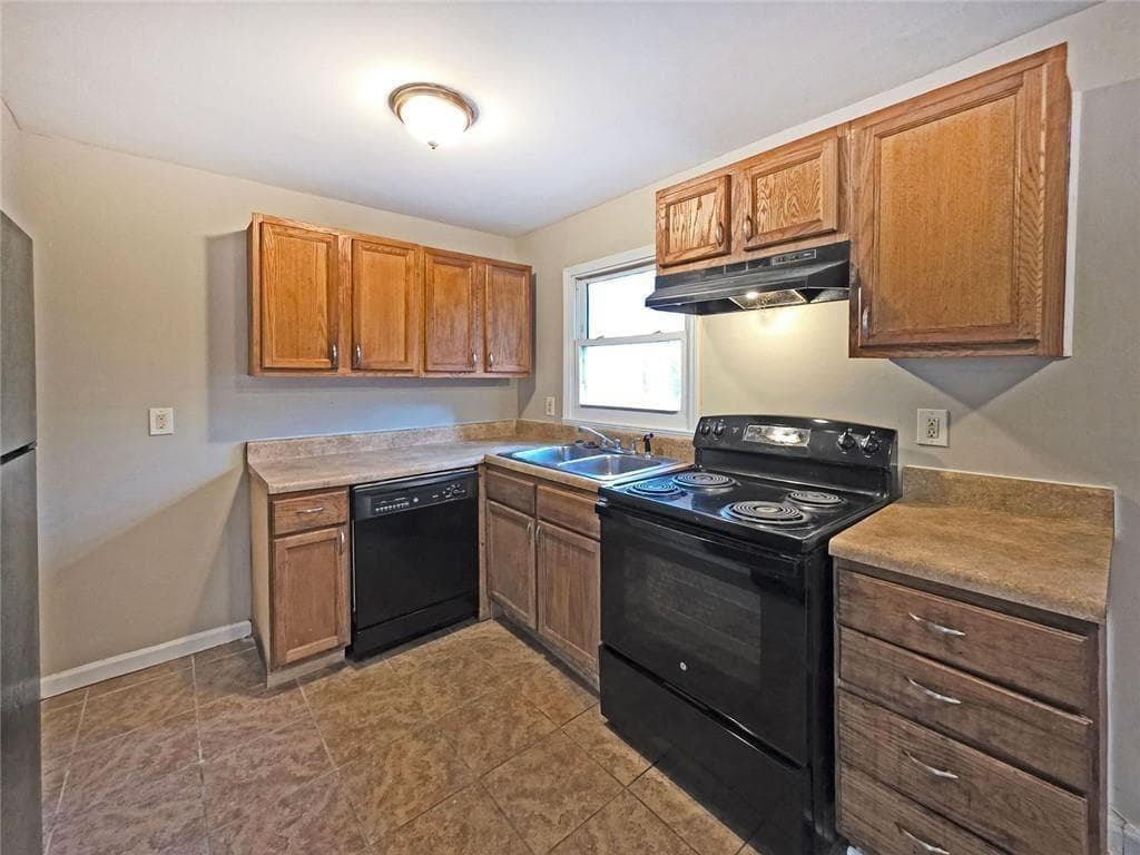 3 bedroom, 2 bathroom, 1,100 sq ft single family residence for sale at 2332 Baywood Drive, Atlanta, GA 30315 — photo 9
