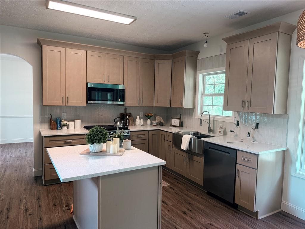 4 bedroom, 3 bathroom, 2,662 sq ft single family residence for sale at 245 Winchester Drive, Covington, GA 30016 — photo 6