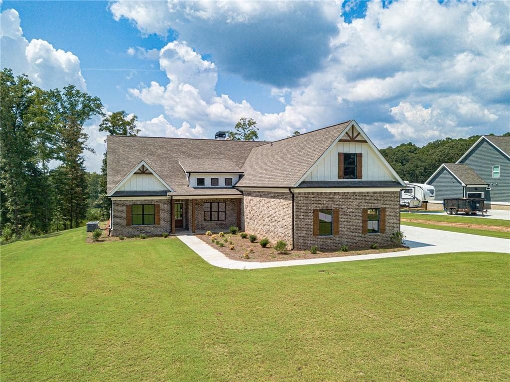 4 bedroom, 4 bathroom, 2,752 sq ft single family residence for sale at 720 Youth Jersey Road, Monroe, GA 30655 — photo 2