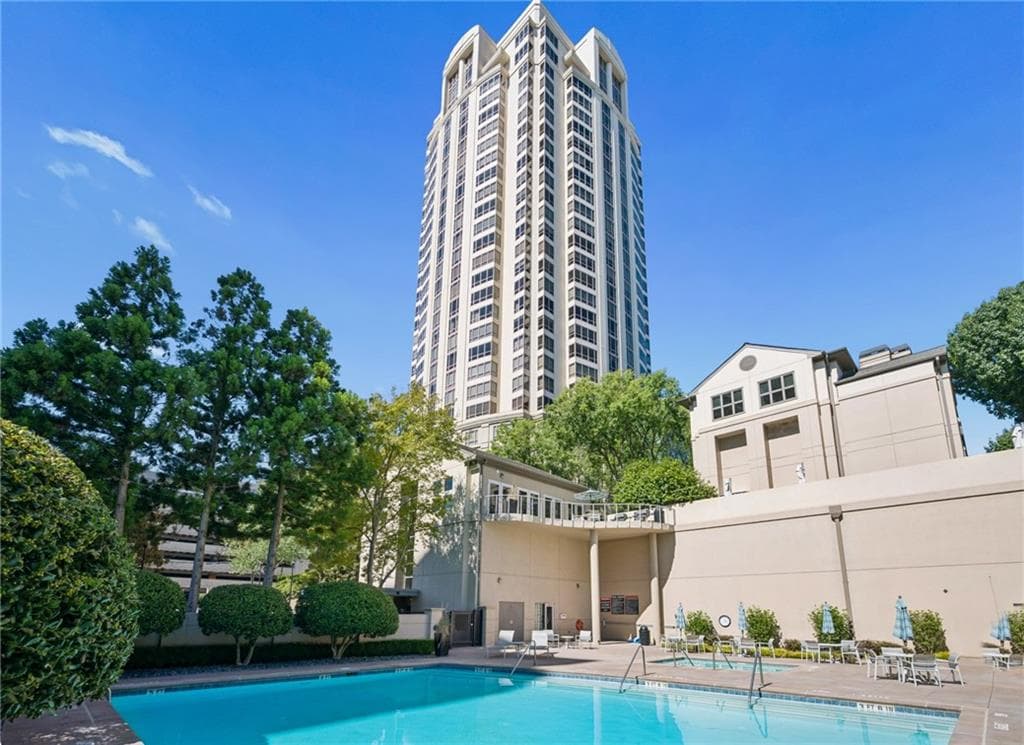 2 bedroom, 2 bathroom, 1,209 sq ft condominium for sale at 3475 Oak Valley Road 1210, Atlanta, GA 30326 — photo 2