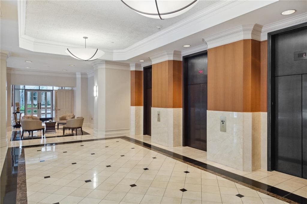 2 bedroom, 2 bathroom, 1,209 sq ft condominium for sale at 3475 Oak Valley Road 1210, Atlanta, GA 30326 — photo 5