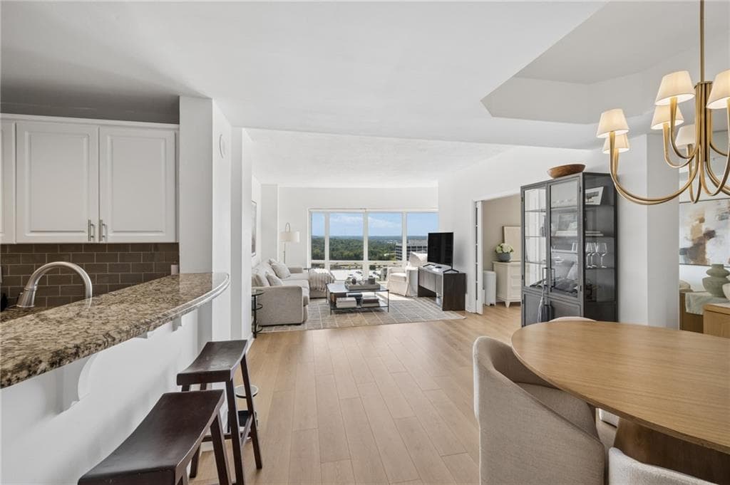 2 bedroom, 2 bathroom, 1,209 sq ft condominium for sale at 3475 Oak Valley Road 1210, Atlanta, GA 30326 — photo 8