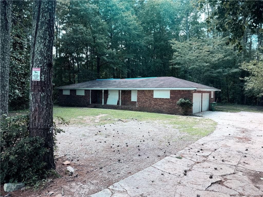 3 bedroom, 2 bathroom, 1,789 sq ft single family residence under contract at 1131 S Deshon Road, Lithonia, GA 30058